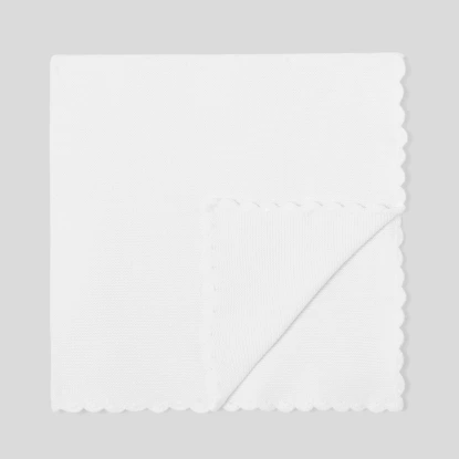 Přikrývka s vroubkovaným okrajem