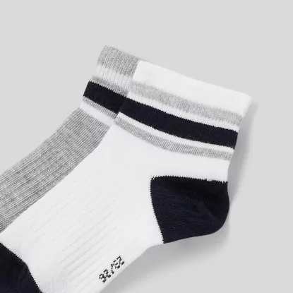 Sada dvou párů chlapeckých sportovních ponožek