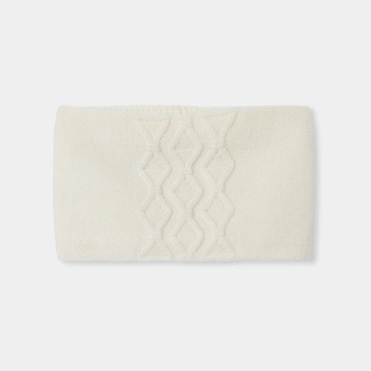 Baby snood in cable knit